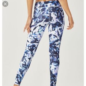 XS FABLETICS HIGHWAISTED LEGGINGS!